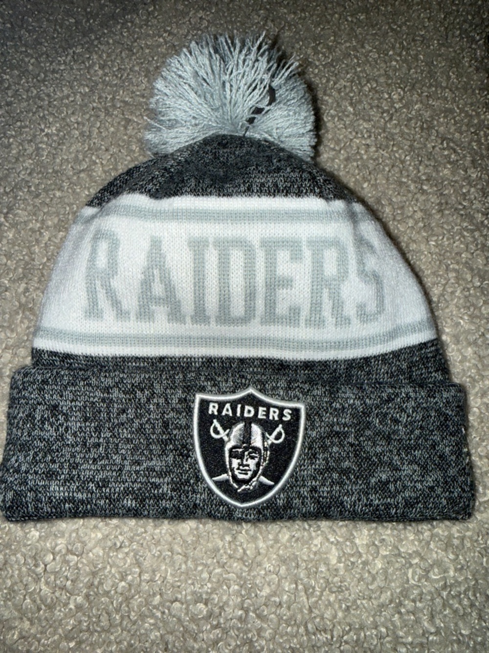 NFL | WOMEN’S RAIDERS BEANIE W/ POM
